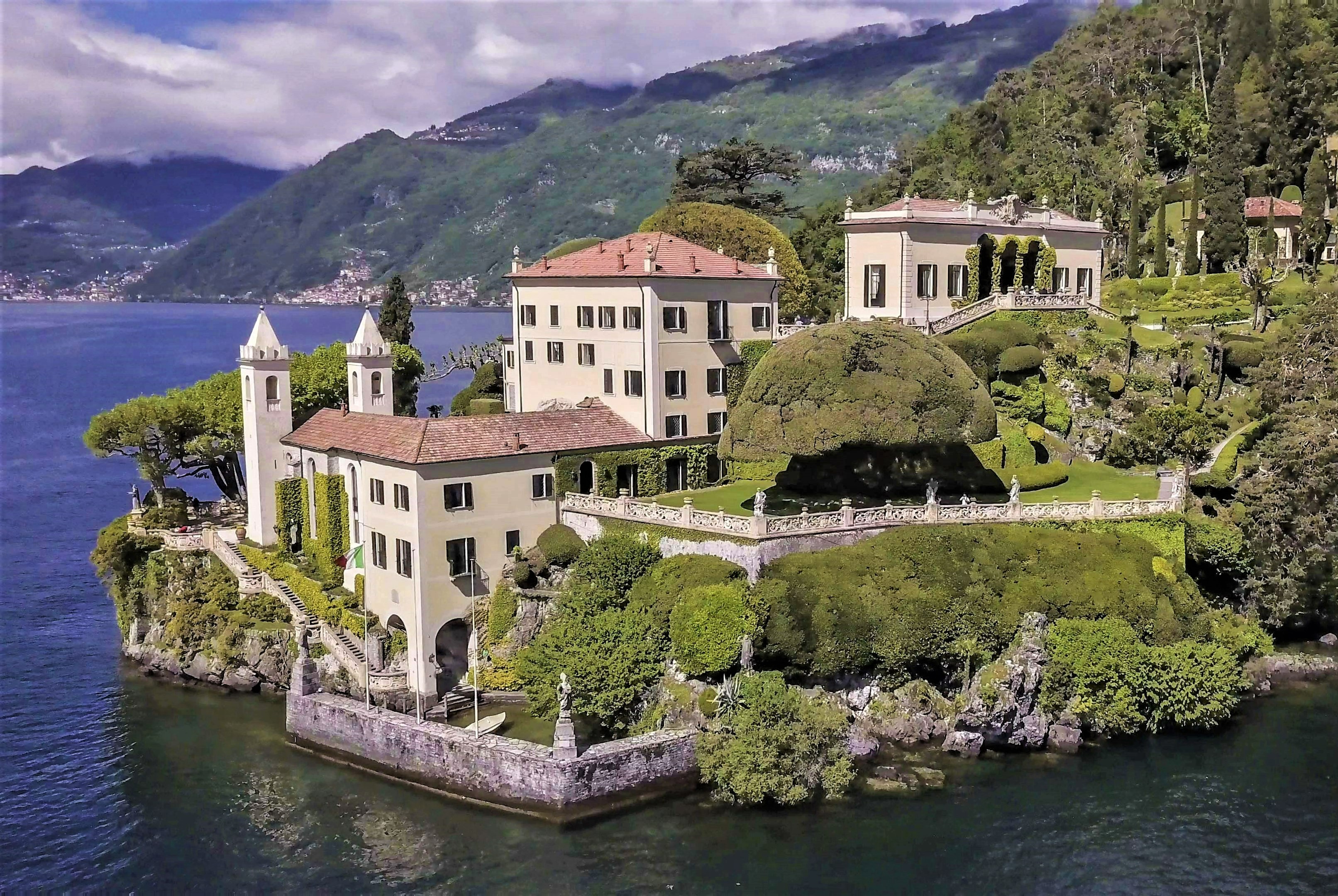 File:Vista dal lago su Villa del Balbianello, Bene FAI sul Lago di Como.jpg - Wikimedia Commons