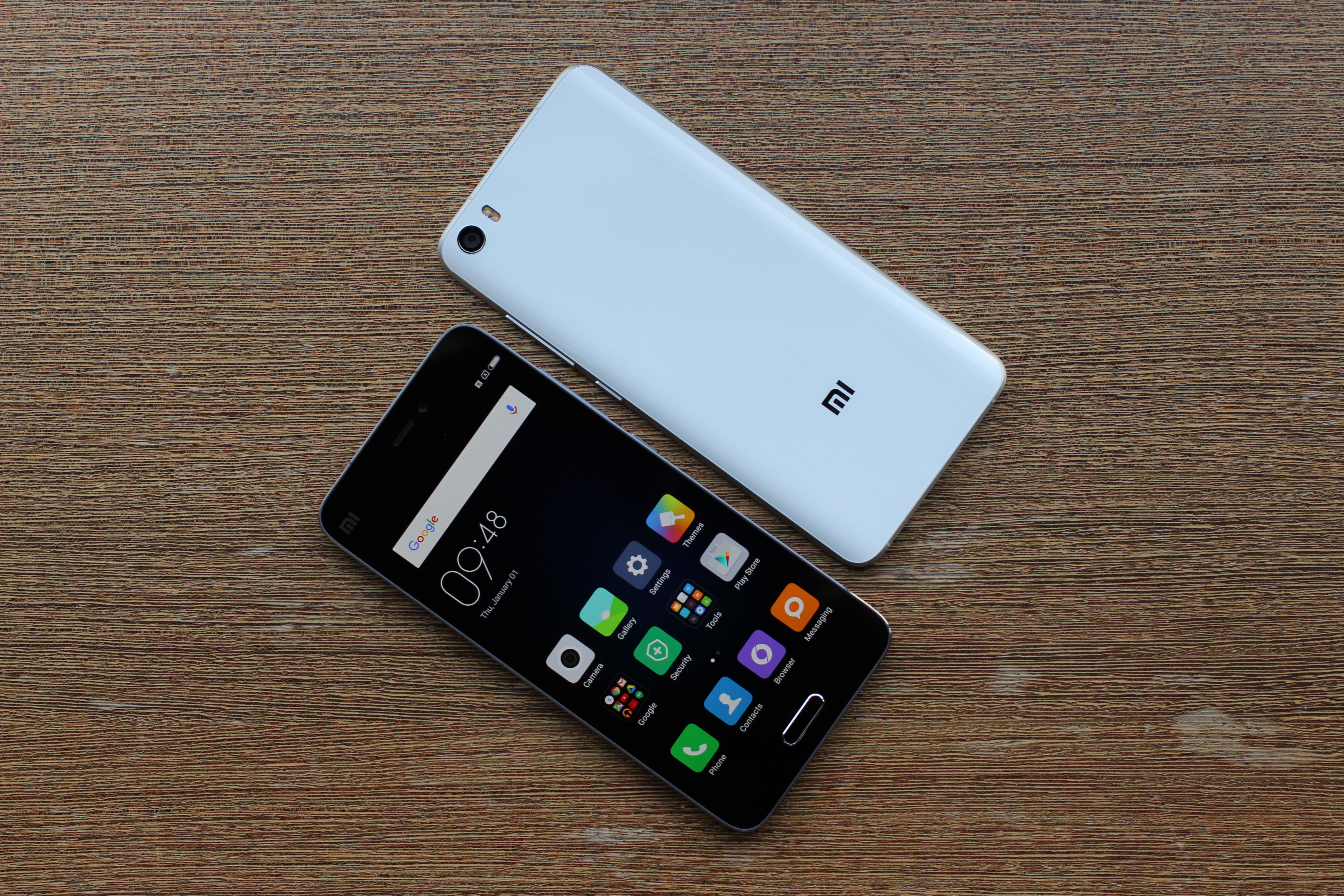 Файл:Xiaomi Mi 5 (26666515916).jpg — Википедия