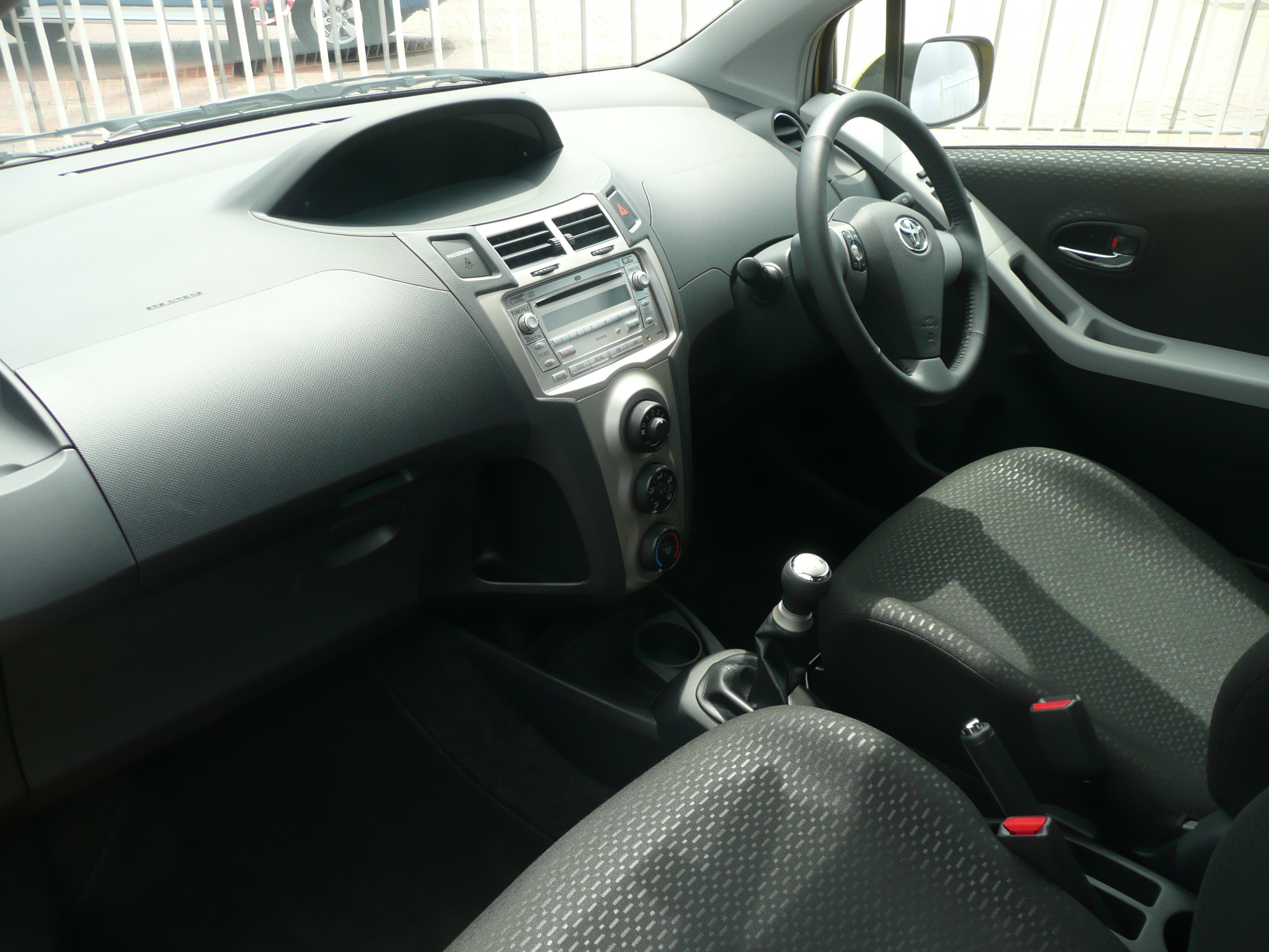 Kuvahaun tulos haulle toyota yaris console