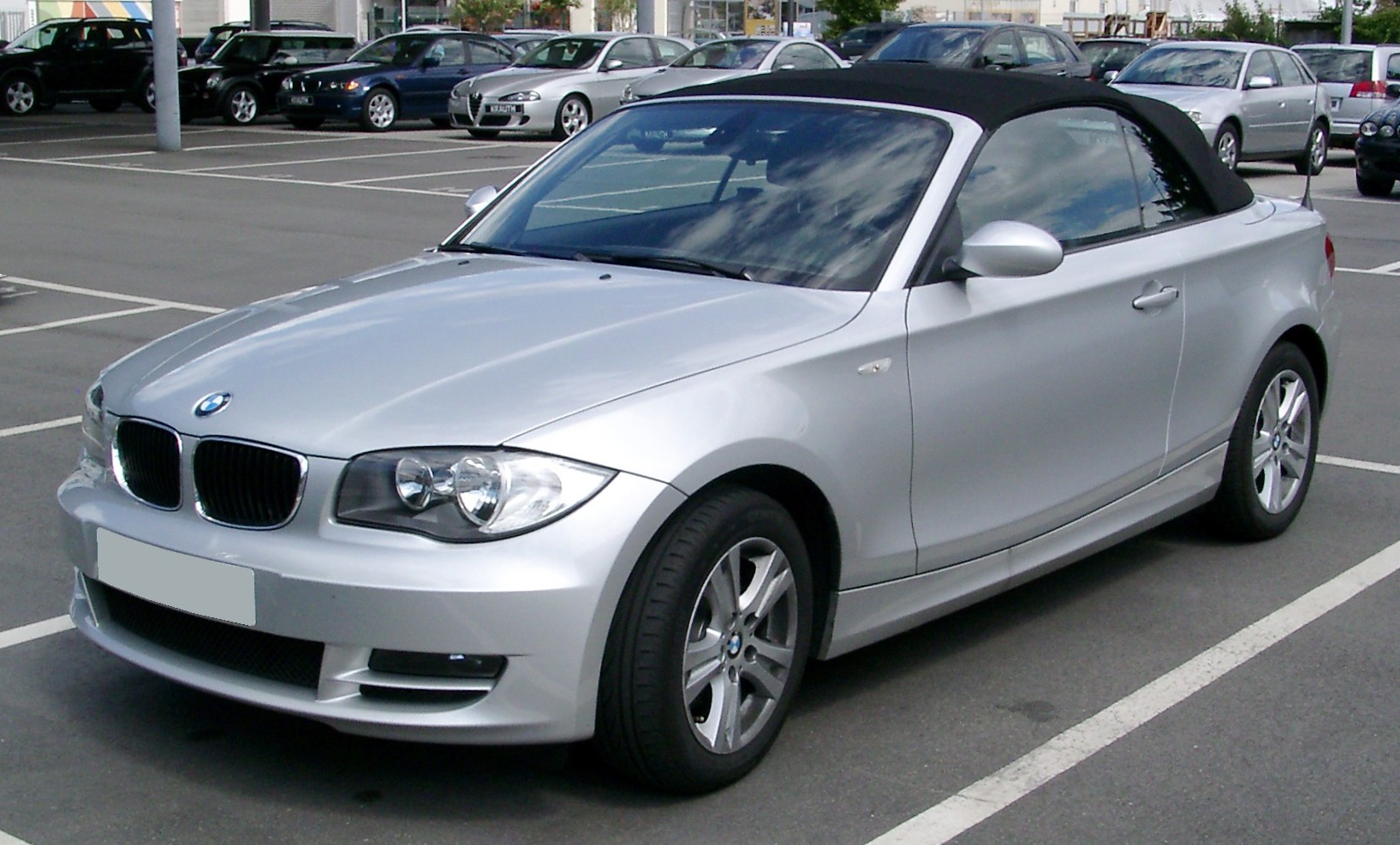 File:BMW E88 front 20080719.jpg - Wikimedia Commons