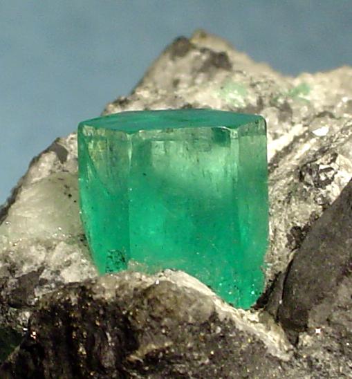 File:Beryl-Calcite-278350.jpg