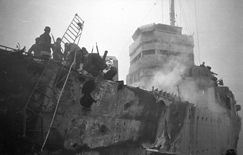 File:Bundesarchiv Bild 101II-MW-3722-19, St. Nazaire, Zerstörer "HMS Campbeltown".jpg