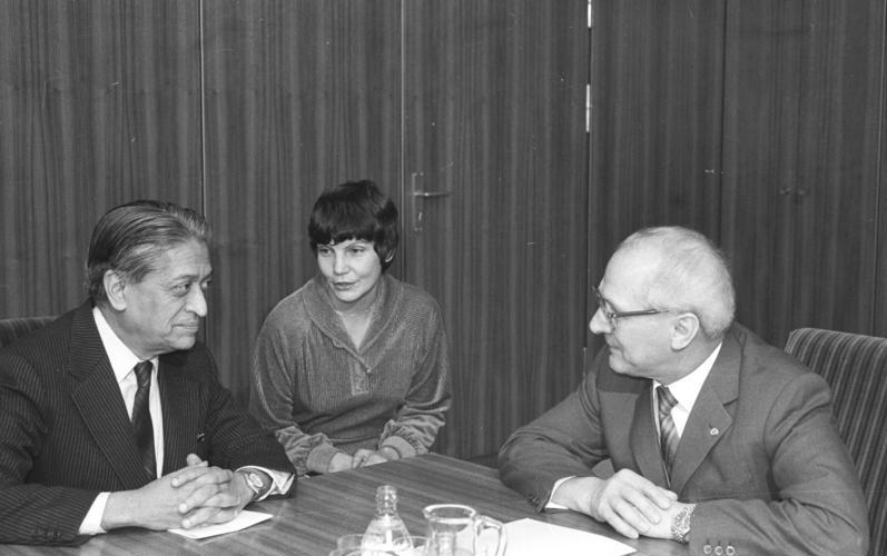 Romesh Chandra ''(left)'' and German politician [[Erich Honecker]] ''(right)''