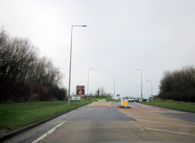 File:Castle Farm Way Approaching A5 - geograph.org.uk - 3863534.jpg