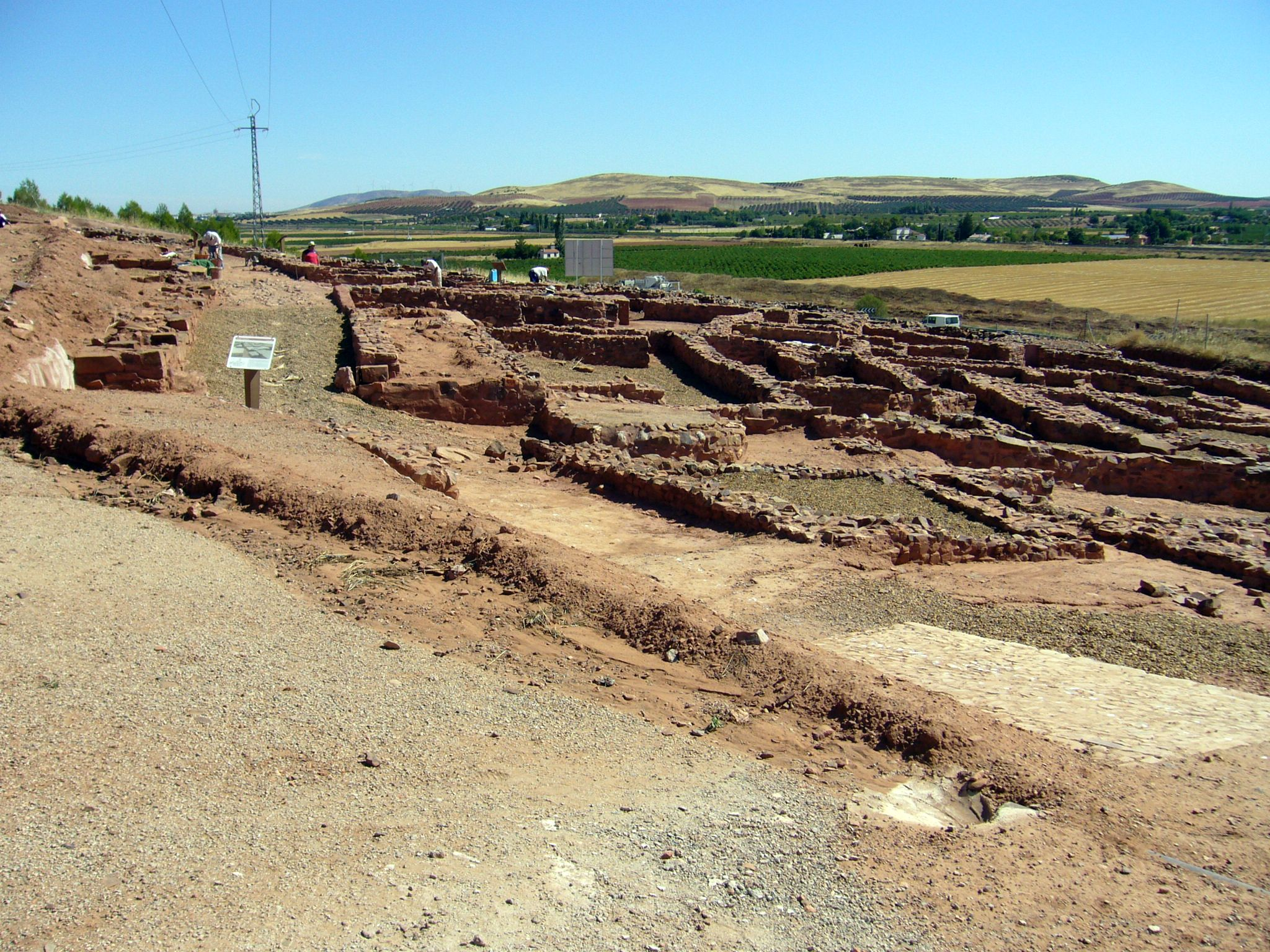 Vista parcial de una de las partes cosolidadas de la excavación arqueológica del Cerro de las Cabezas en las proximidades de Valdepeñas (Ciudad Real) en España.