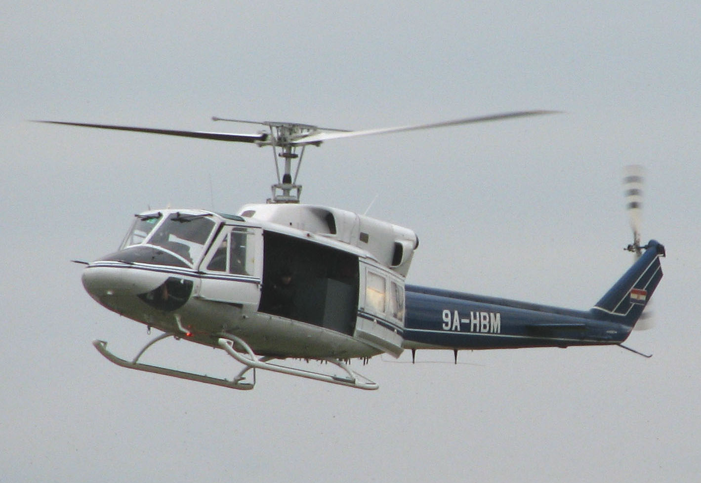 Bell 212 вертолет. Agusta-Bell ab-212. Bell 212 вертолет Иран. Ab212.