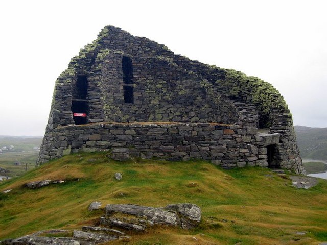 File:Dun Carloway Broch - geograph.org.uk - 1264993.jpg