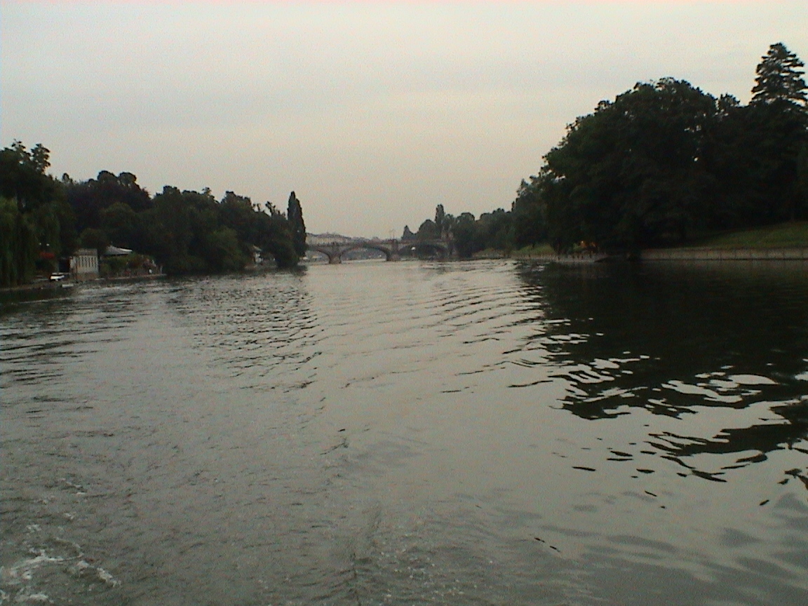 File:Il fiume Po, Torino.jpg - Wikipedia