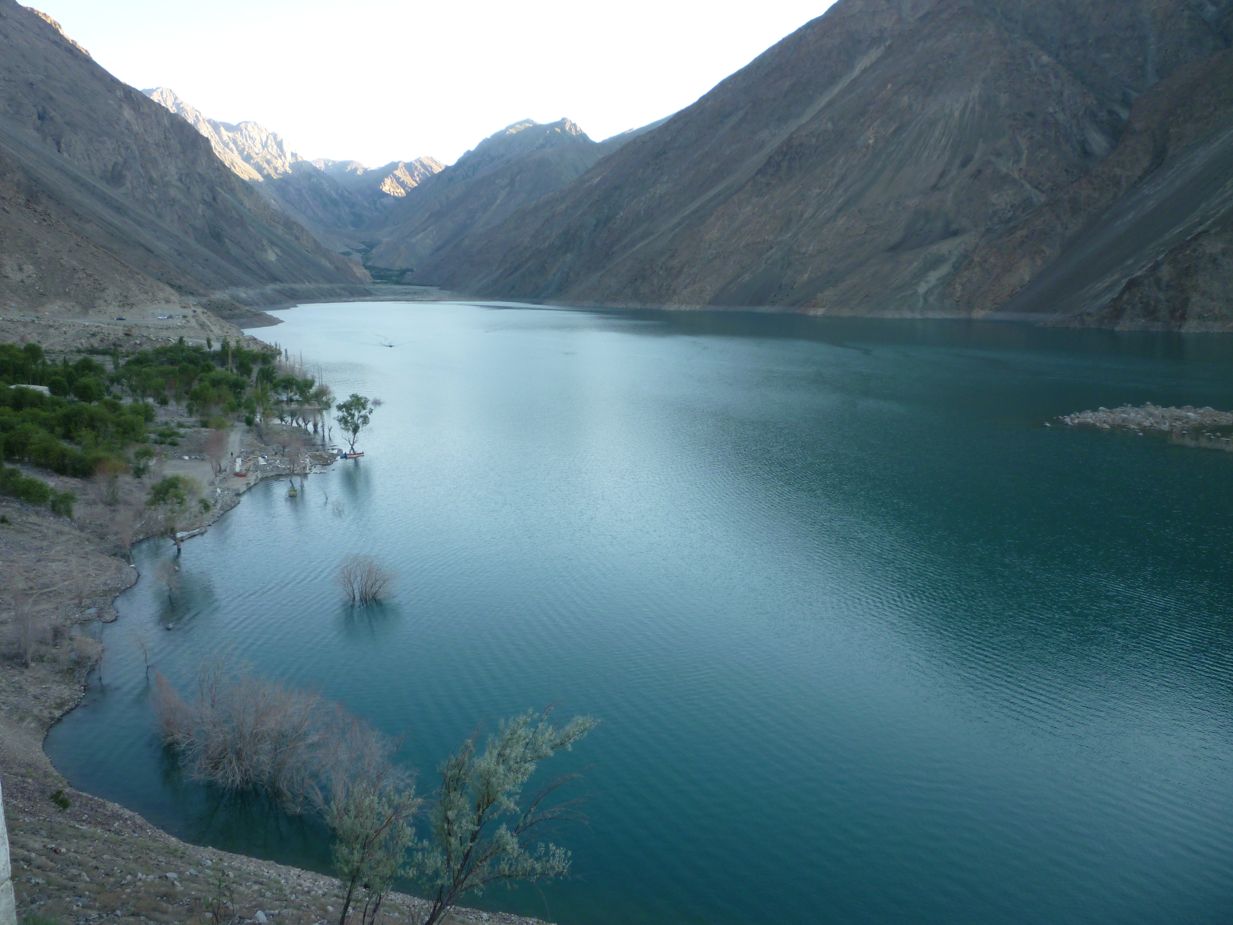 A wide shot of the Indus river:  Longest Rivers in India