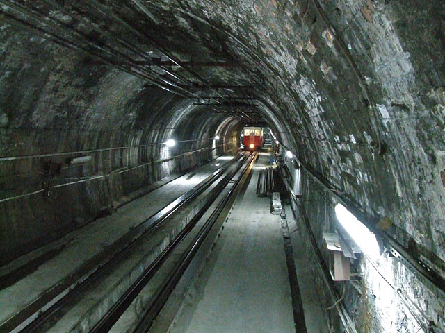 File:Istambul tunel.jpg