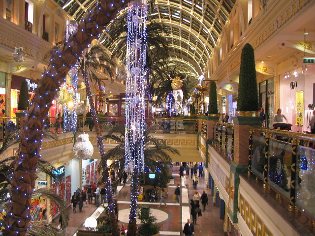 January sales. Cevahir торговый центр в Стамбуле. Джевахир торговый центр. The Trafford Centre. Джевахир торговый центр Стамбул магазины.