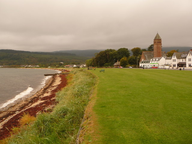 File:Lamlash, shoreline and parish church - geograph.org.uk - 2094876.jpg