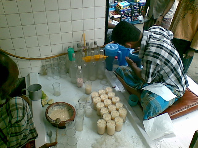 File:Lassi at Old Dhaka01.jpg