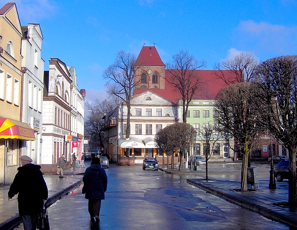 Soubor:Puck rynek kościół.jpg