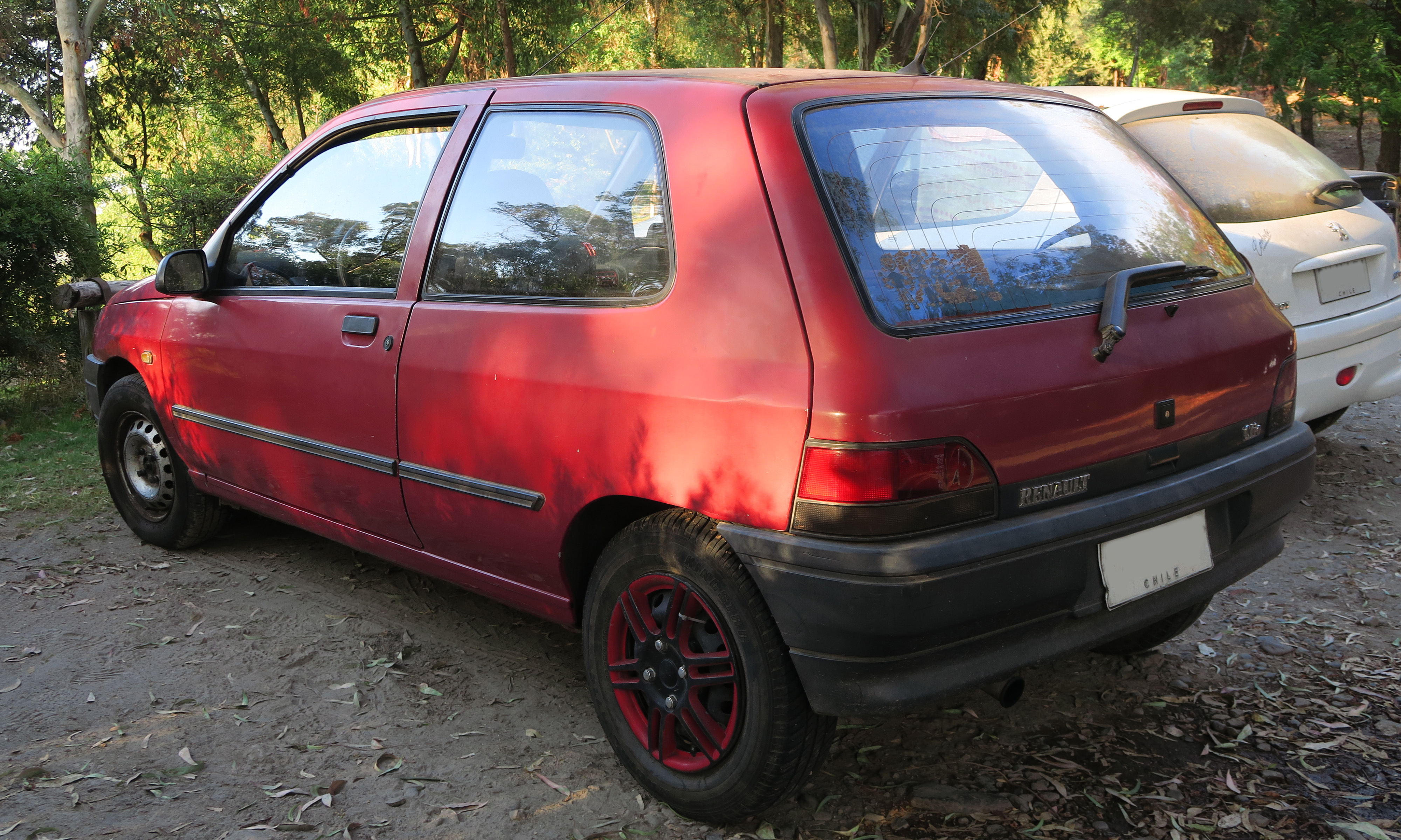 Renault Clio - Wikimedia Commons