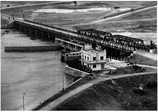 File:Samur-Abşeron kanalında baş suqəbuledici. Samur çayı. 1955.png