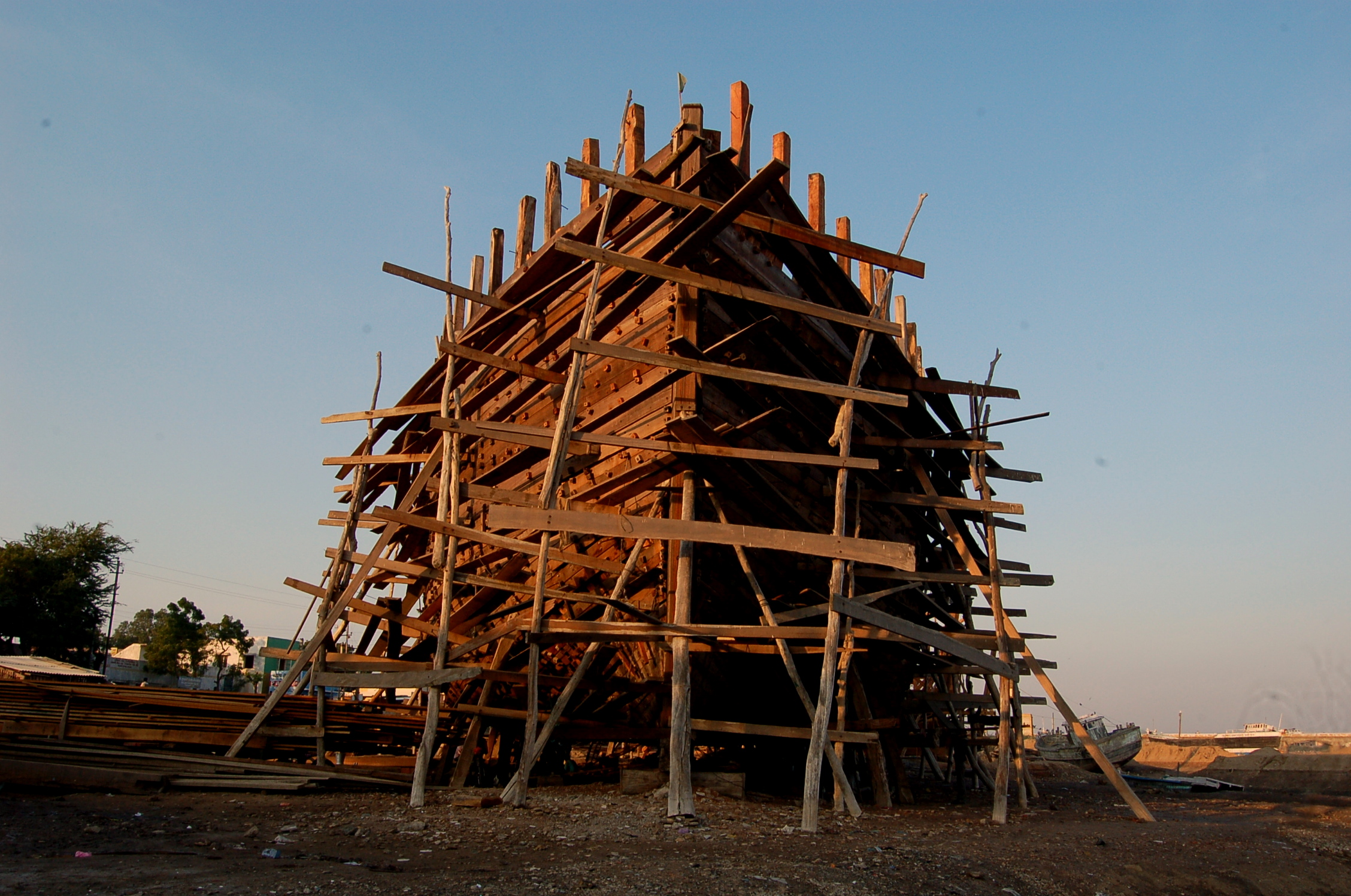 File:Ship Building Yard at Mandvi, Gujrat, India.jpg ...