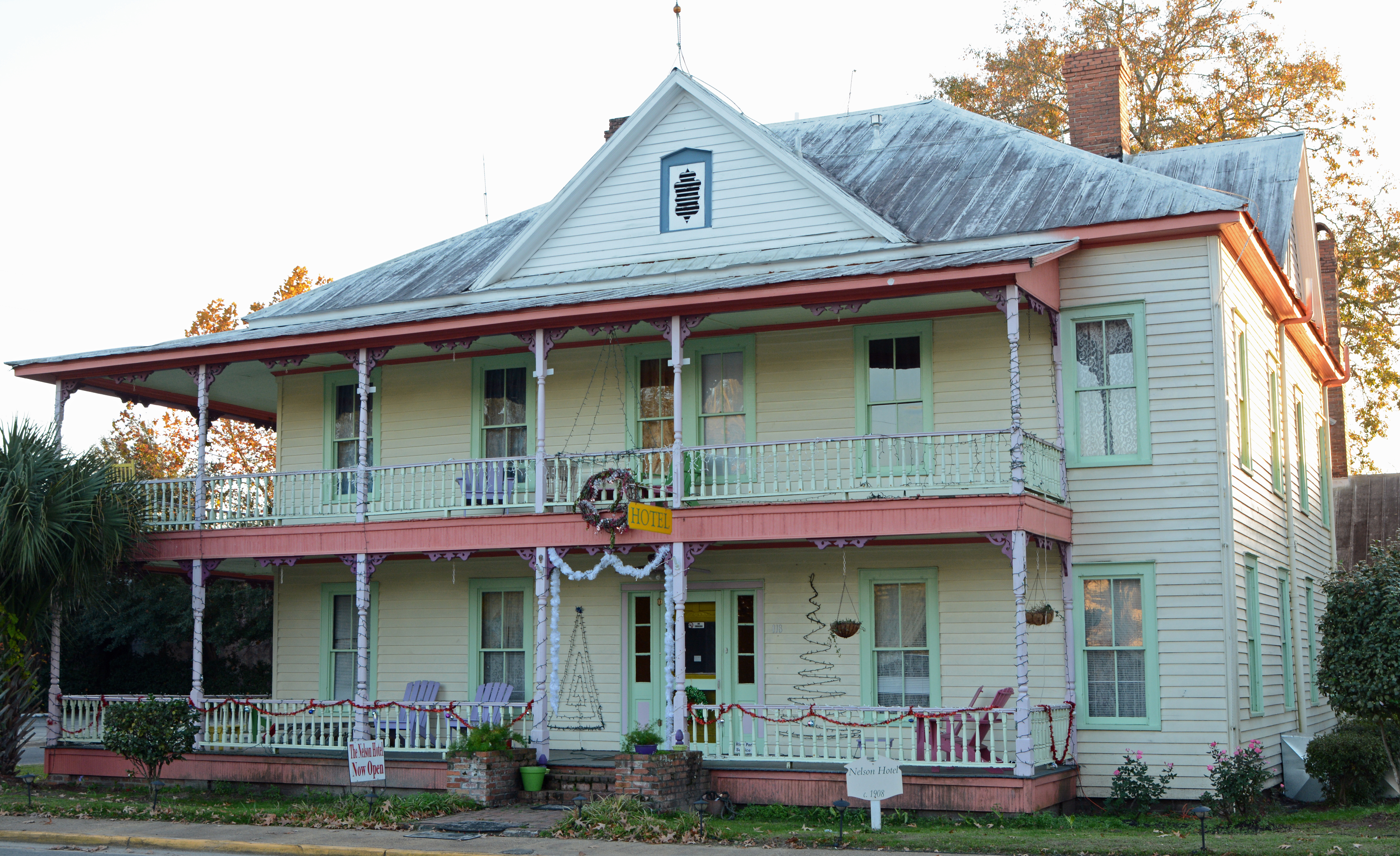 Photo of Smith-Nelson Hotel