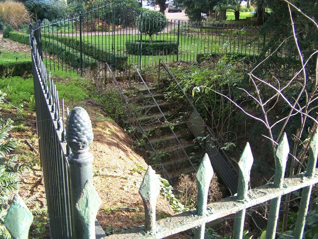 File:Subway to Gad's Hill Place - geograph.org.uk - 1053760.jpg