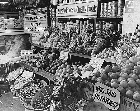 File:Surplus Commodities Program grocery display USA 1936.gif