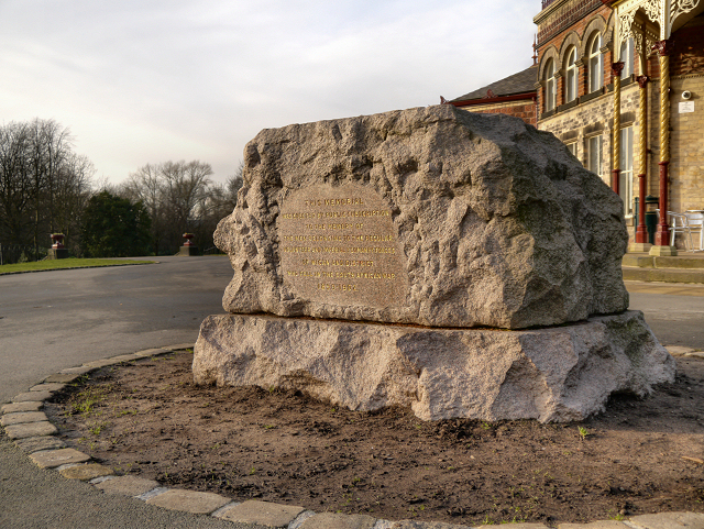 File:Wigan Boer War Memorial, Mesnes Park - geograph.org.uk - 3297344.jpg