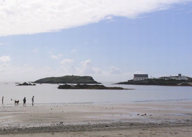 File:Ynys Traws and Ynys Defaid - geograph.org.uk - 41953.jpg