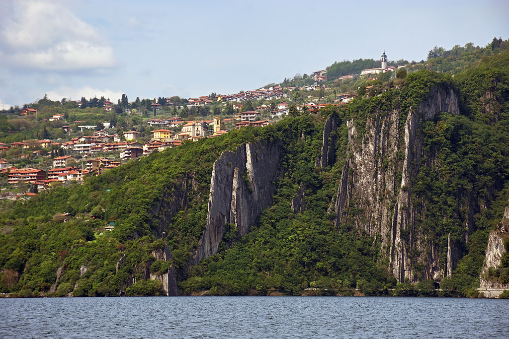 Zorzino and the rocks of Bogn.jpg - Wikipedia