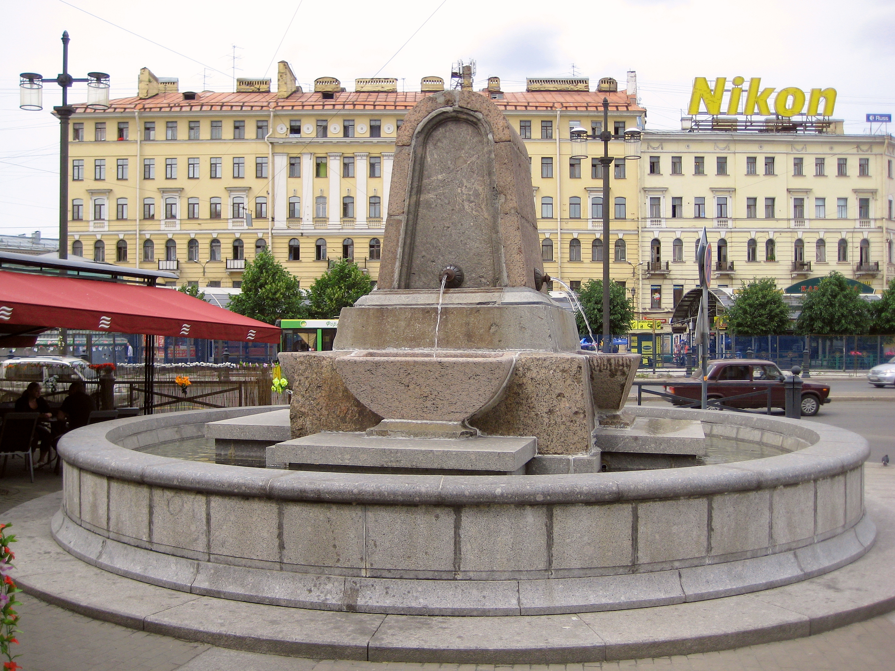 Сенная площадь 27. Фонтан Нептун на Сенной площади. Сенная площадь памятник. Сенная площадь Санкт-Петербург Евразия.
