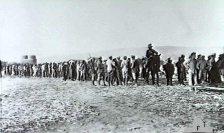 File:AWMP01474.009SamakhPrisoners.jpeg