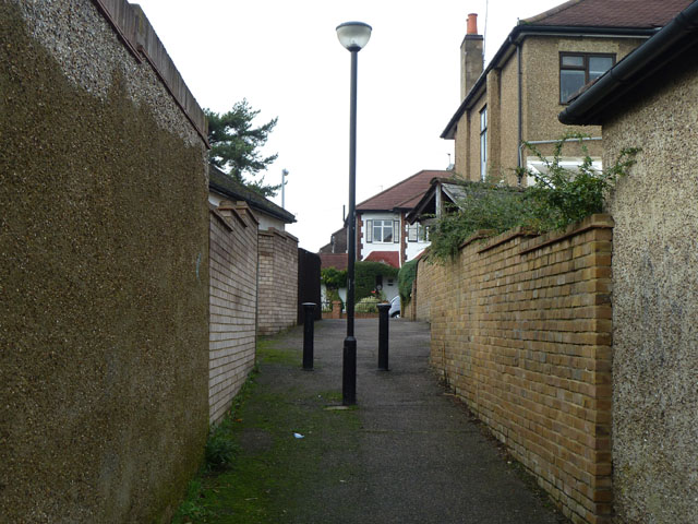 File:Alley from Balliol Avenue to The Bramblings - geograph.org.uk - 3188778.jpg