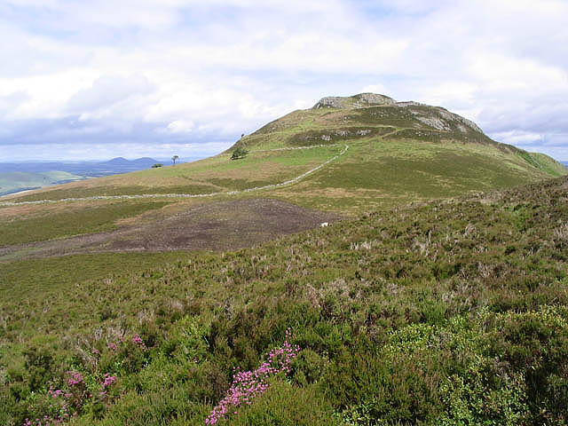 File:Approaching Rubers Law - geograph.org.uk - 494666.jpg