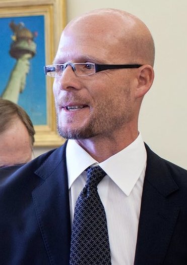 File:Barack Obama meets with David Gilkey in the Oval Office (cropped).jpg