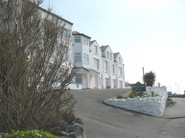 File:Beach Court Holiday Apartments - geograph.org.uk - 821259.jpg