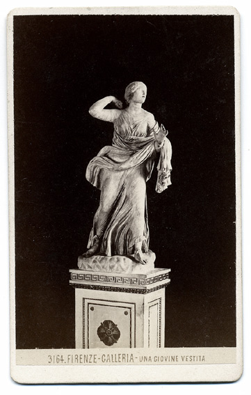 File:Brogi, Giacomo (1822-1881) - n. 3164 - Firenze, Galleria - Una giovine vestita.jpg