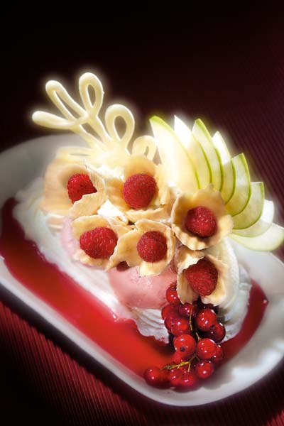 File:Coppa gelato con frutta scolpita.jpg - Wikimedia Commons