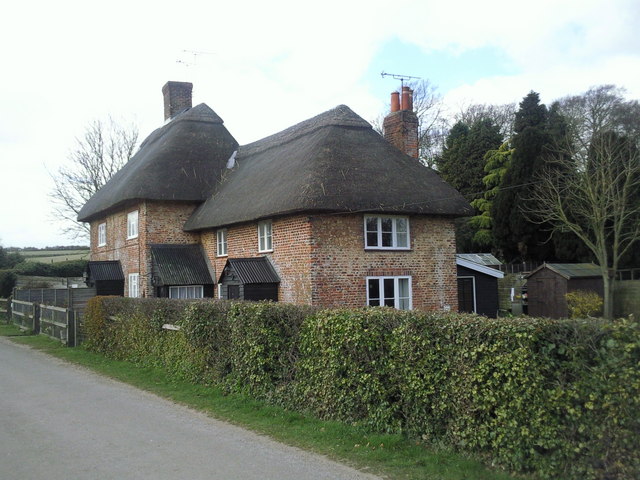 File:Cottages at Abbotstone - geograph.org.uk - 1248499.jpg