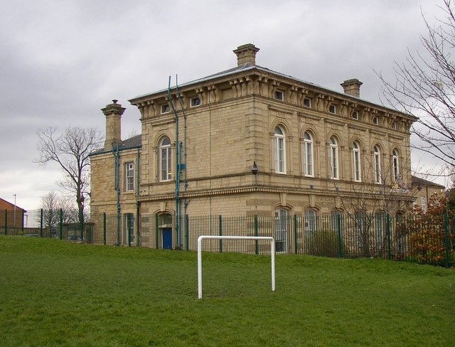 File:Dewsbury County Court.jpg