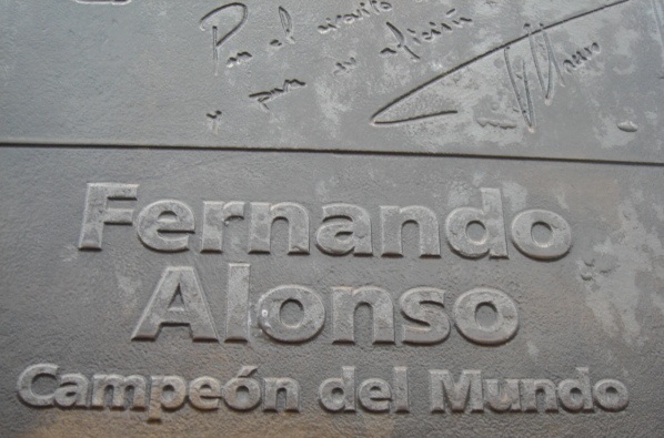 File:FernandoAlonso PlacaConmemorativa.JPG