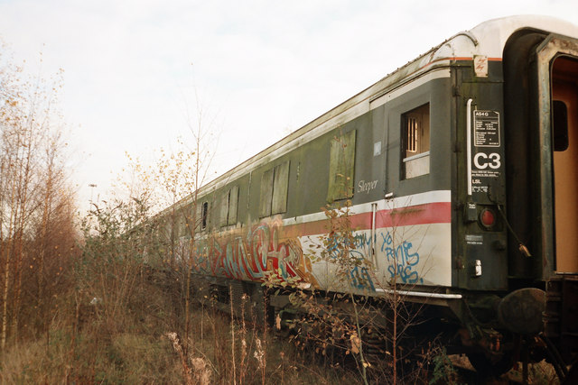 File:Forgotten Sleeping Car - geograph.org.uk - 638451.jpg