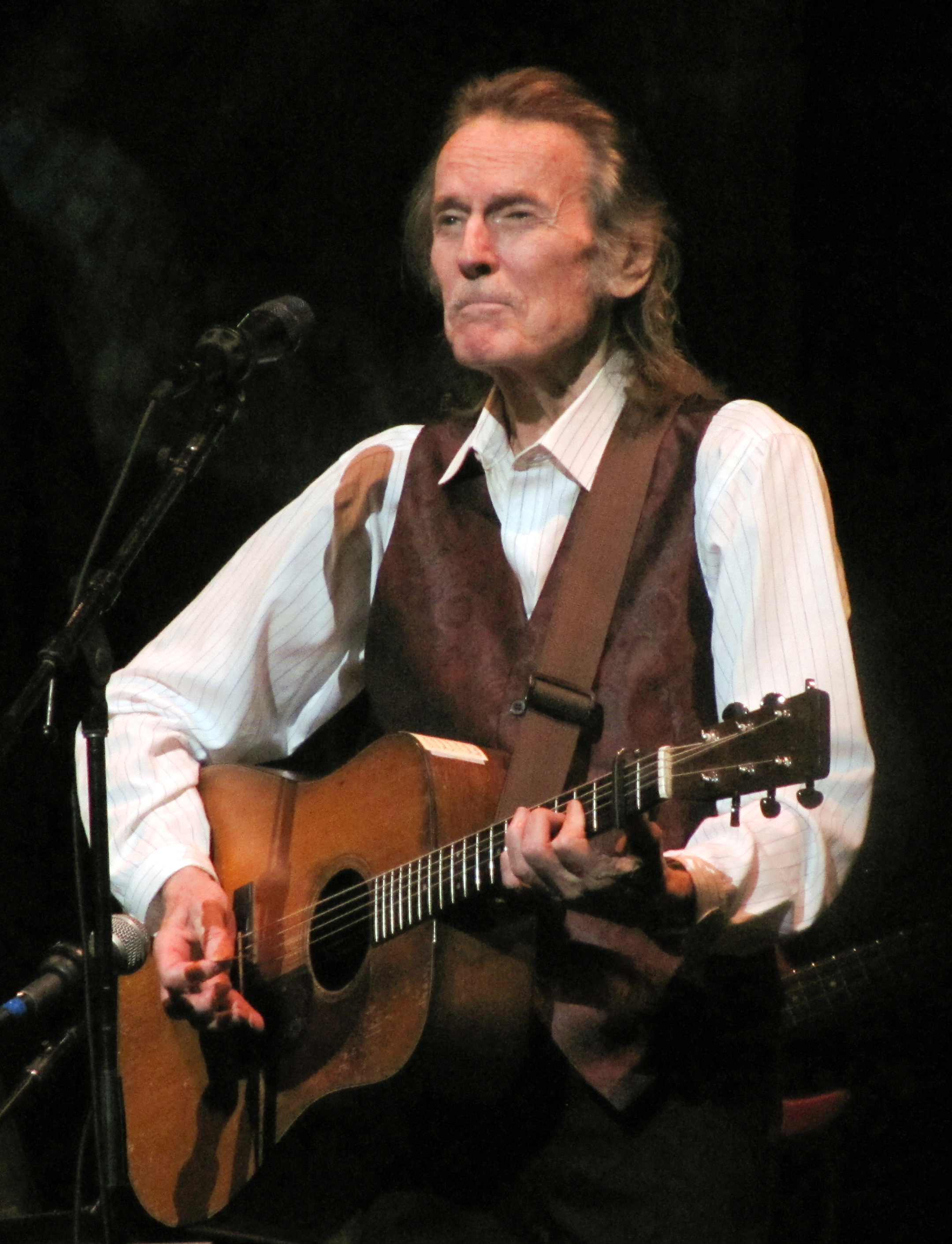 Lightfoot performing at [[Interlochen, Michigan]], in 2009