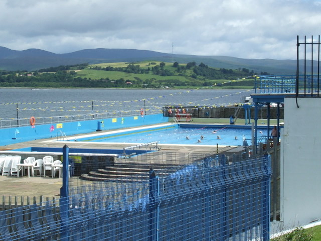 File:Gourock swimming pool - geograph.org.uk - 859290.jpg