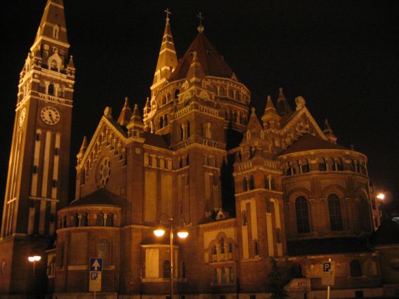 File:Hungary szeged dome night 5.jpg