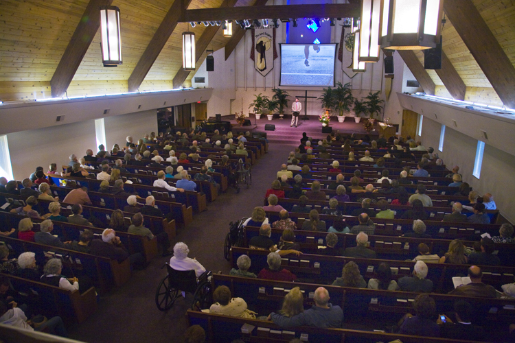 File:Intérieur d'une église adventiste.jpg