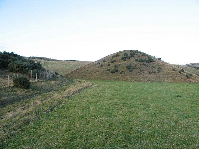 File:Kame below Wester Pearsie - geograph.org.uk - 605724.jpg