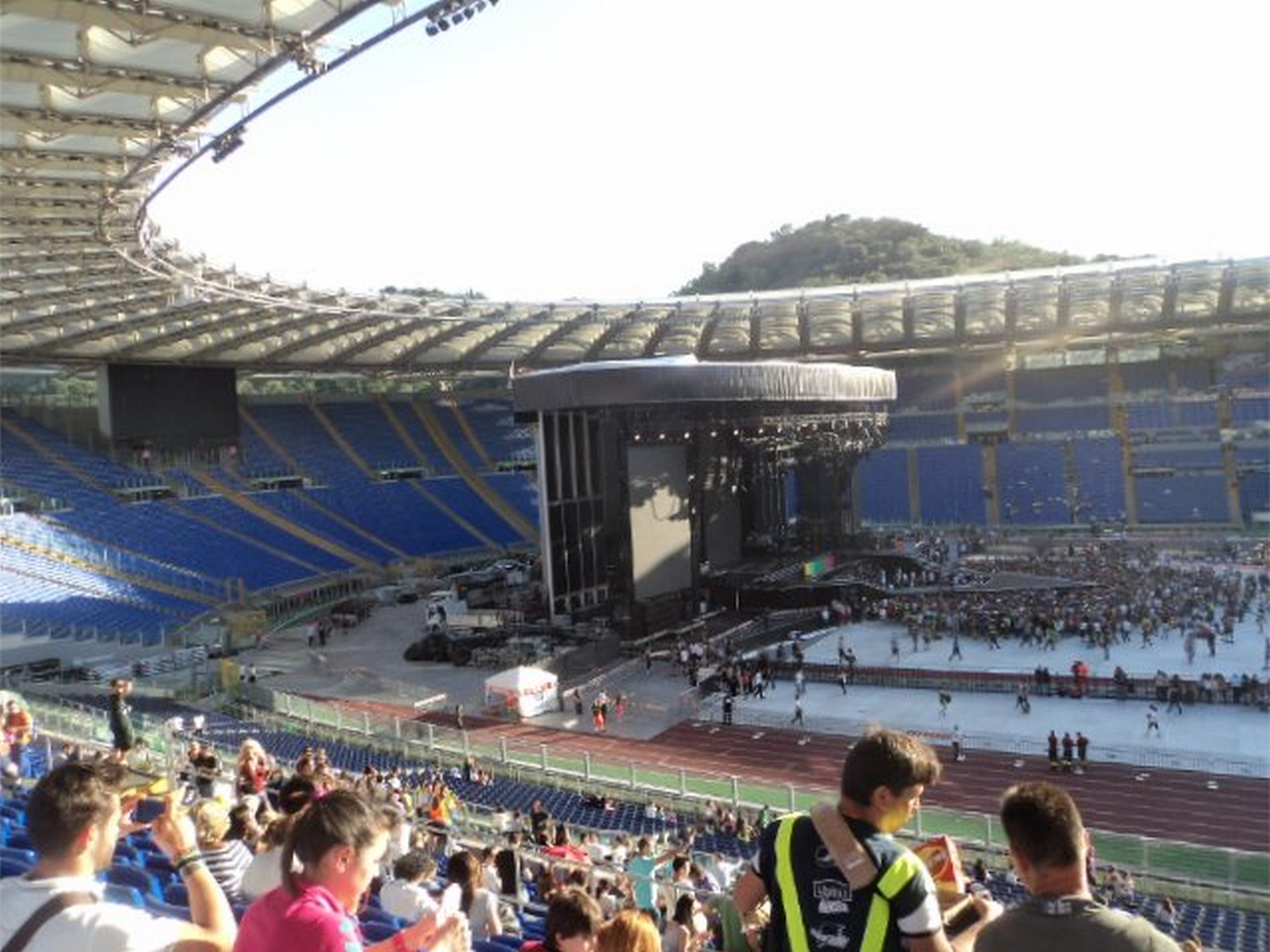 Madonna_Live@Olympic_Stadium_in_Rome_-_M