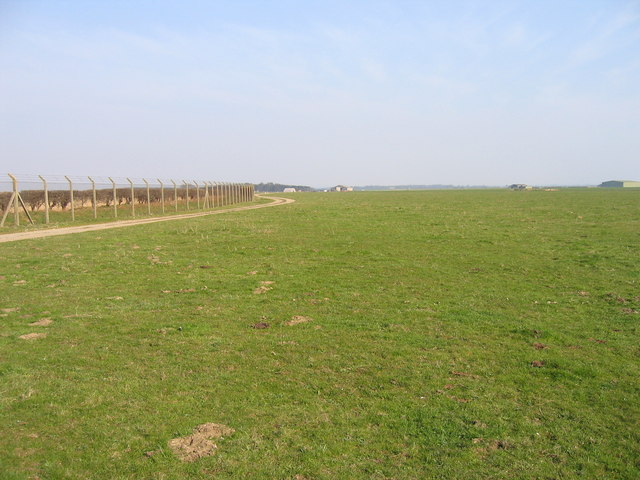 File:Northern perimeter fence, Sculthorpe Airfield - geograph.org.uk - 379481.jpg