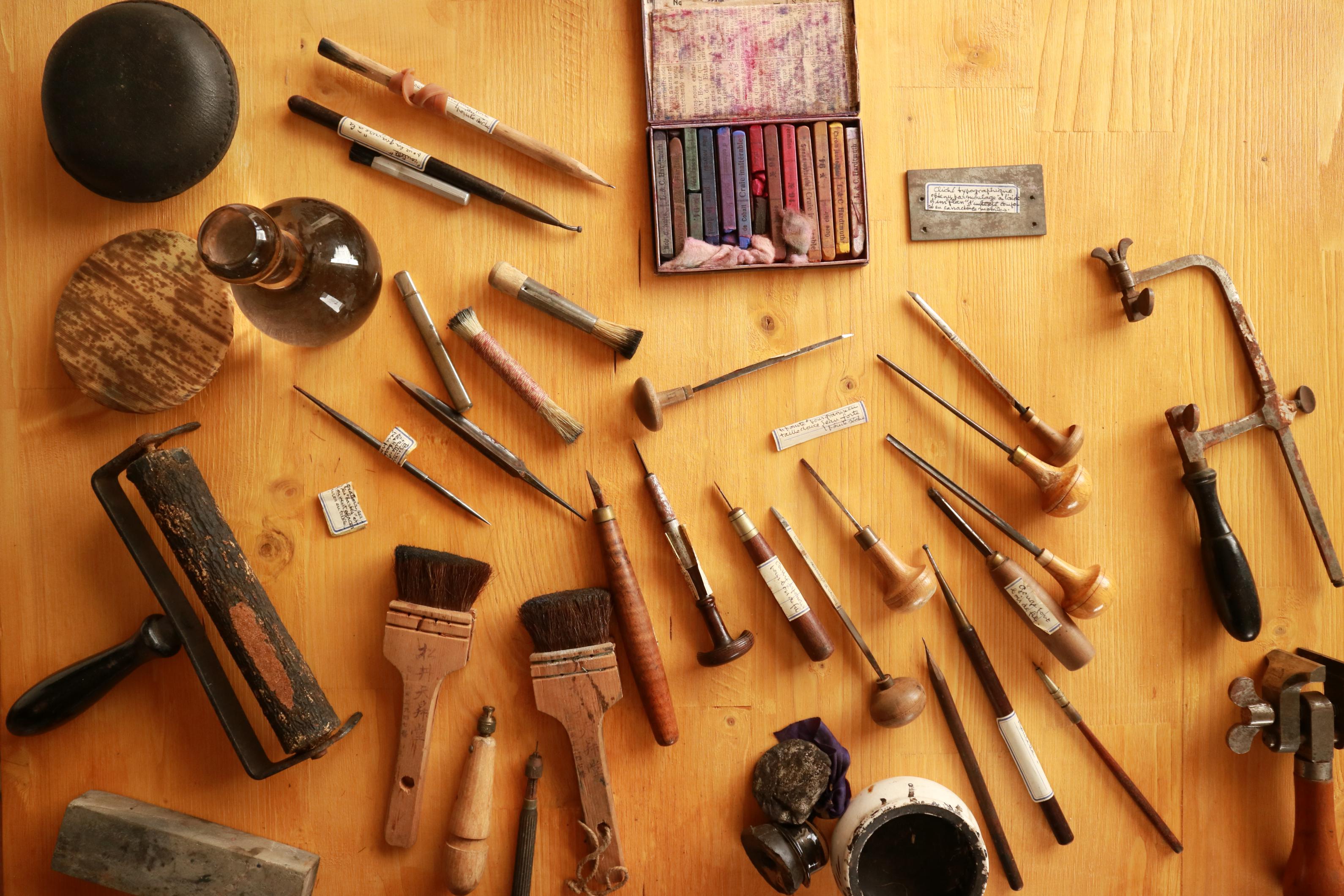 File:Wood carving tools.jpg - Wikimedia Commons