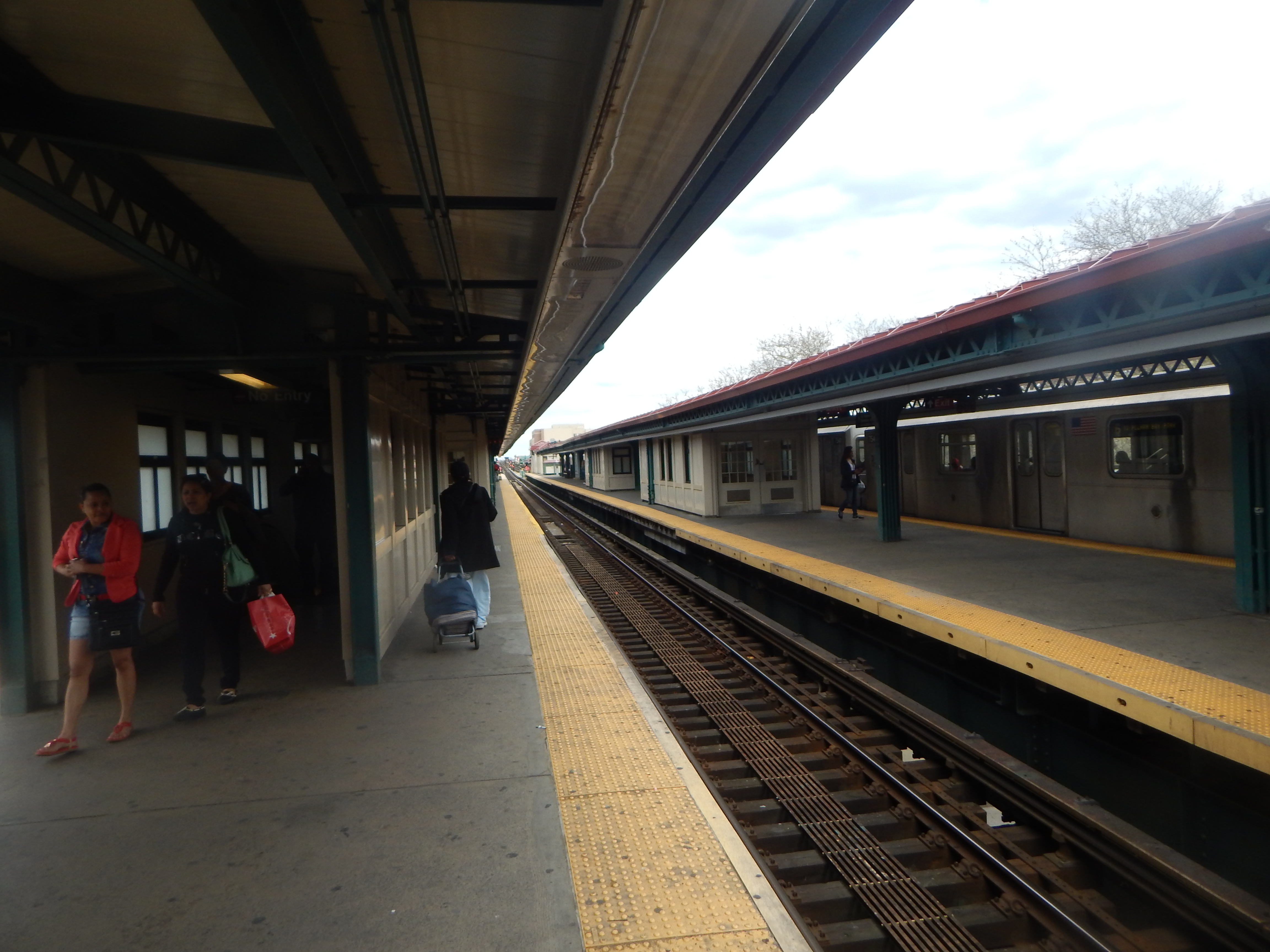 Yankees–East 153rd Street station - Wikipedia