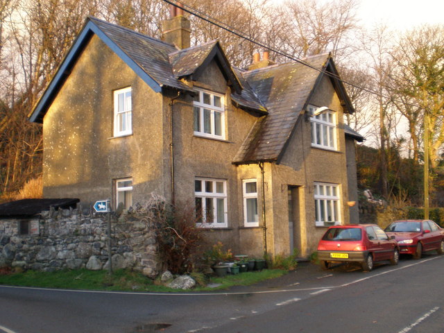 File:Peniarth North Lodge. - geograph.org.uk - 306219.jpg