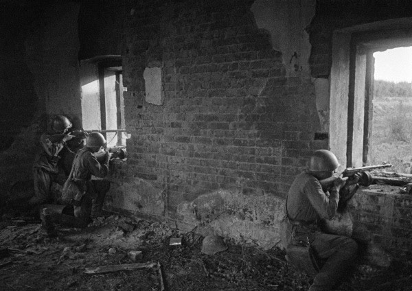 File:RIAN archive 594949 North-Western Front. Shooting at the enemy.jpg